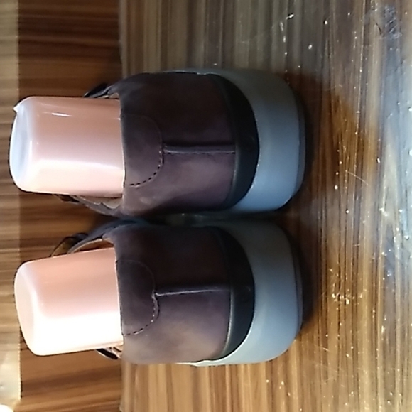 Clarks Unstructured 10 plum color slide on comfort shoes - Picture 4 of 8